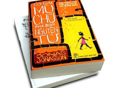 Cô gái mù chữ phá bom nguyên tử: Tiểu thuyết – Jonas Jonasson
