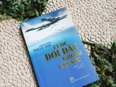 Cuộc đối đầu không cân sức: Bút ký – Phan Thu